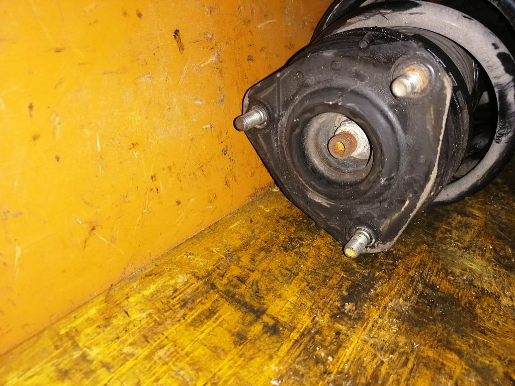стойка Mazda Demio
