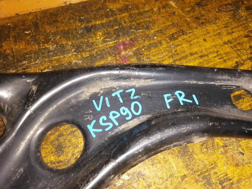 рычаг Toyota Vitz