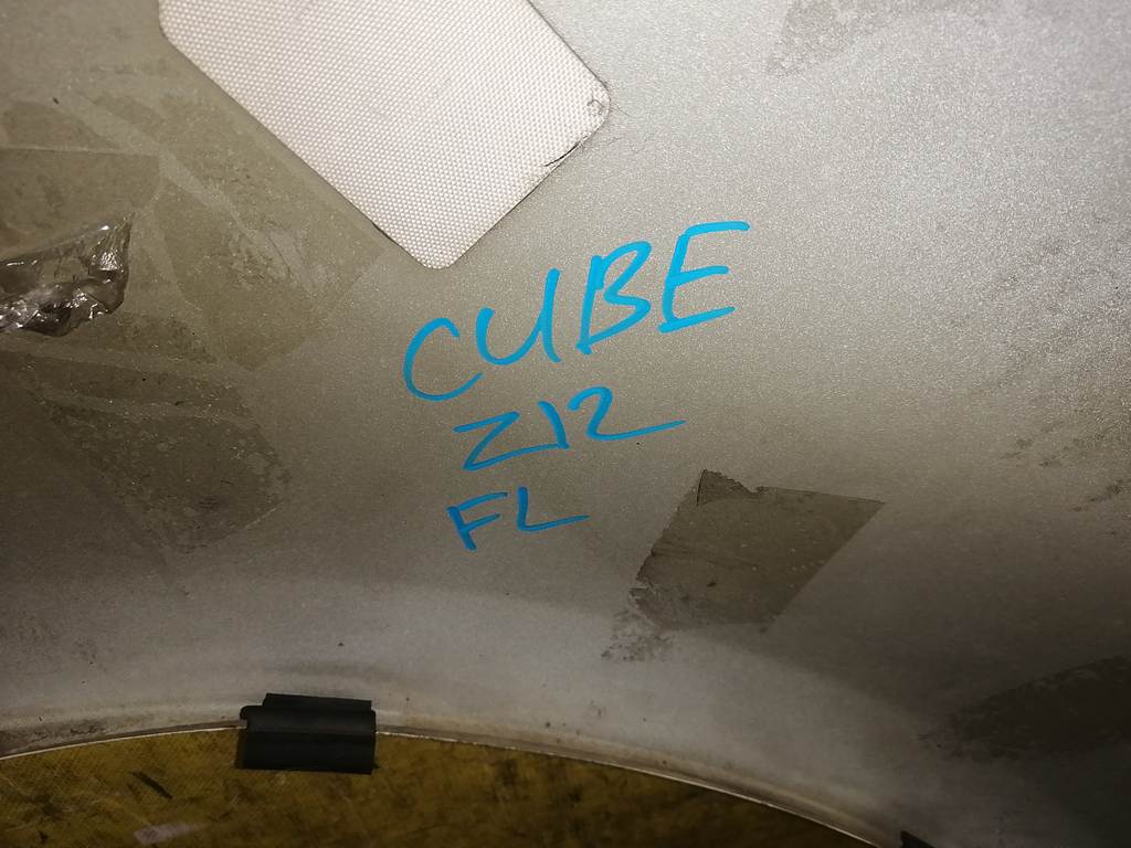 крыло Nissan Cube