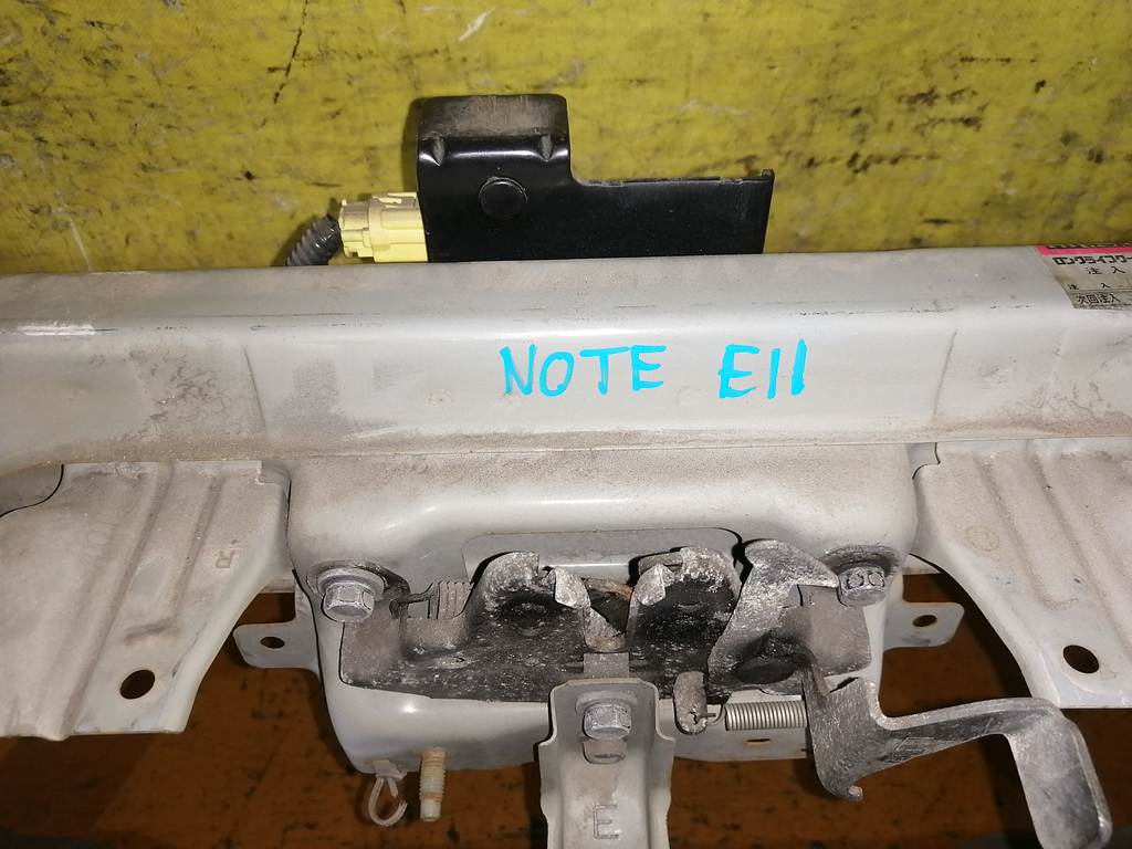 рамка радиатора Nissan Note