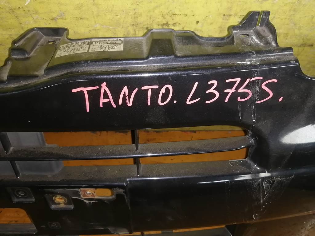 бампер Daihatsu Tanto