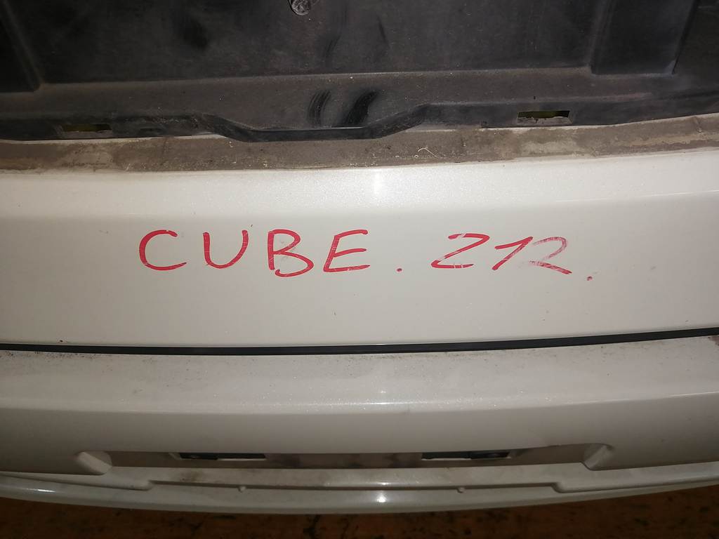 бампер Nissan Cube