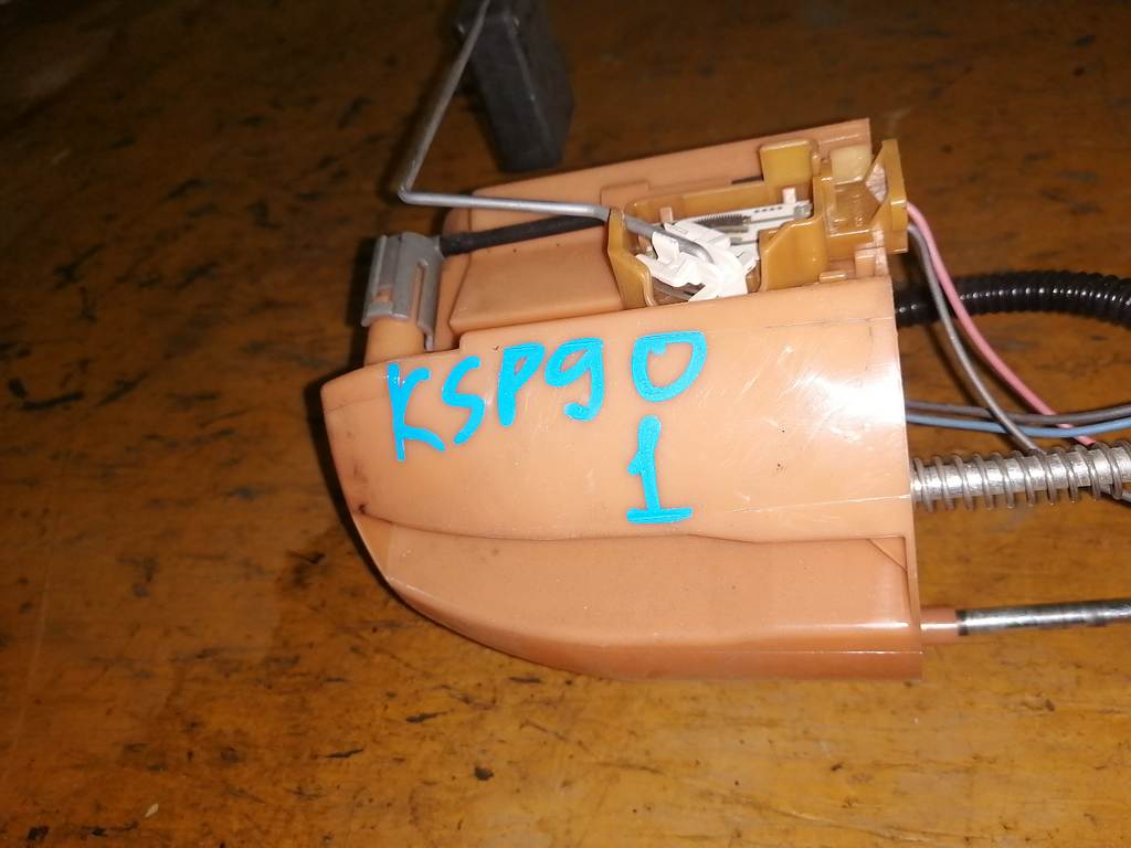 бензонасос Toyota Vitz