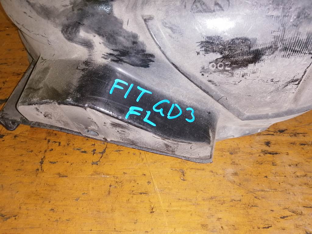 подкрылок Honda Fit
