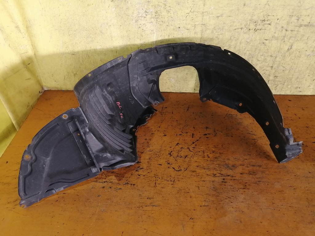 подкрылок Mazda Axela