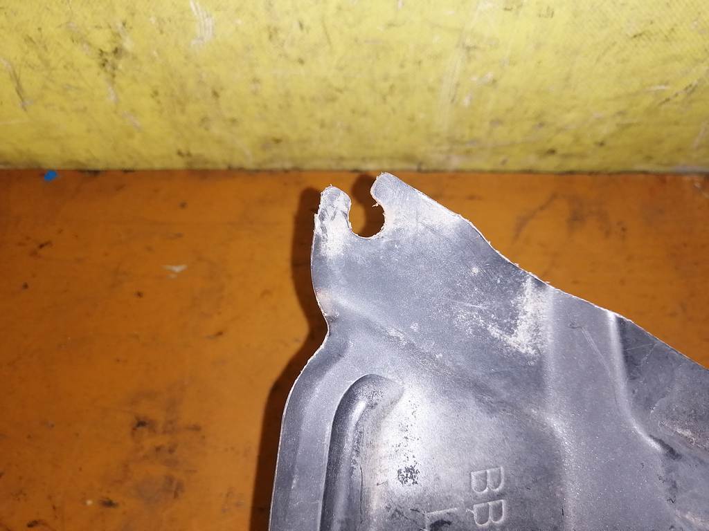 подкрылок Mazda Axela