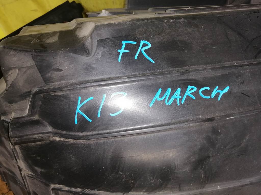 подкрылок Nissan March