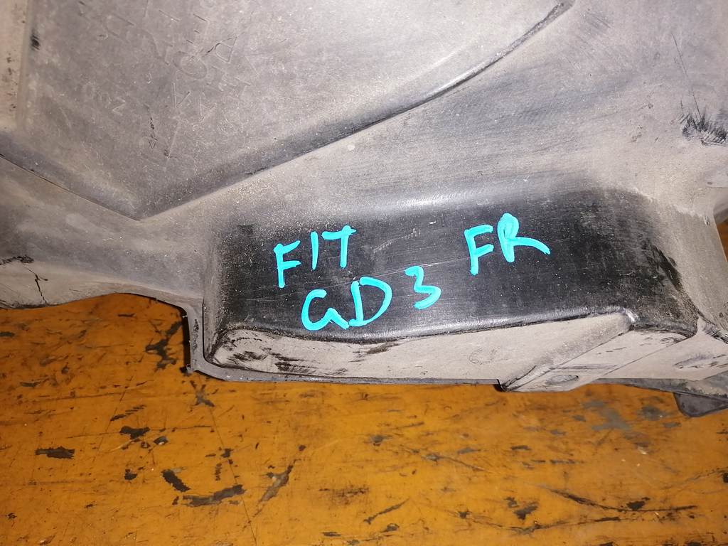 подкрылок Honda Fit