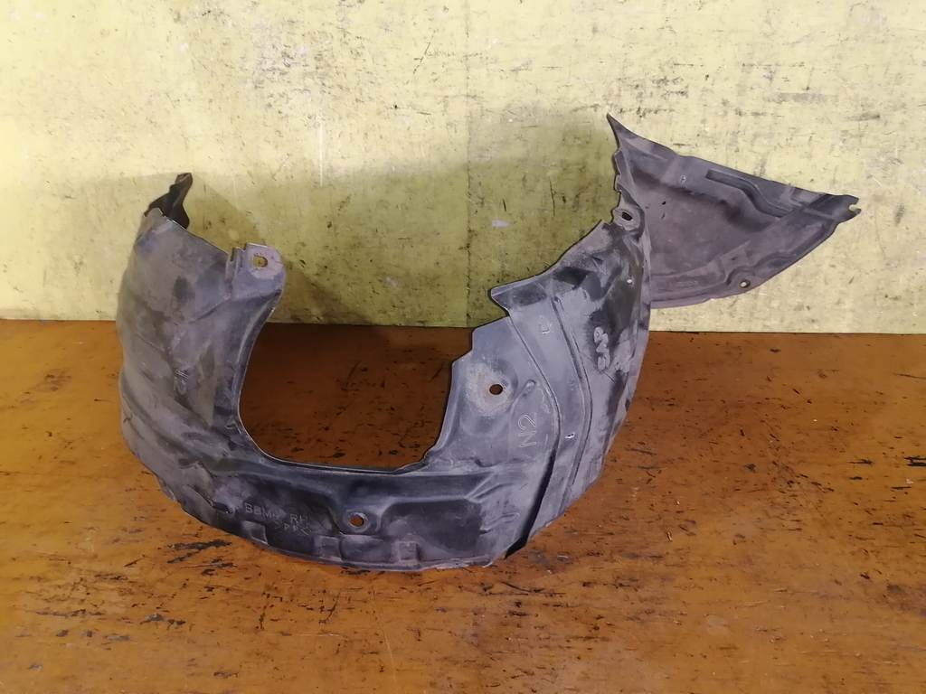 подкрылок Mazda Axela