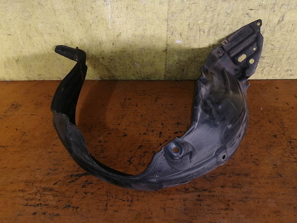 подкрылок Toyota Vitz