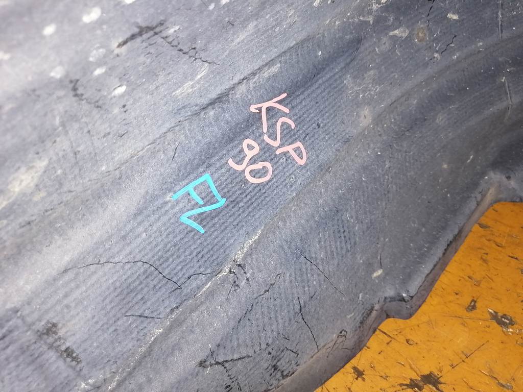 подкрылок Toyota Vitz