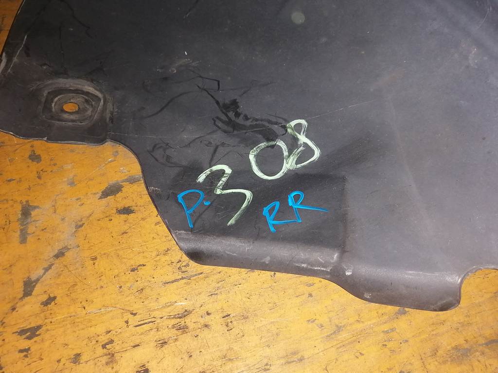 подкрылок Peugeot 308