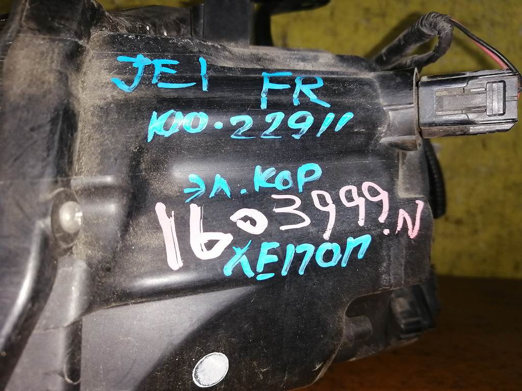фара Honda Zest