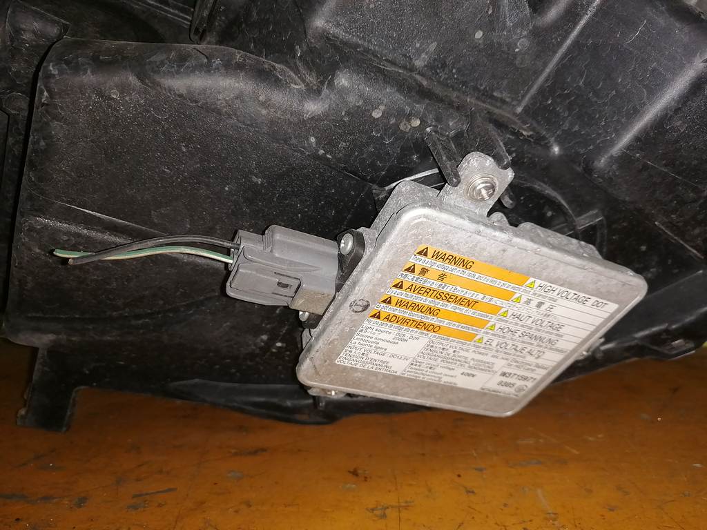 фара Suzuki SX4