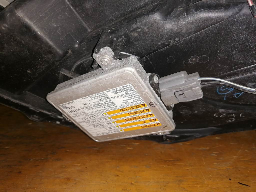 фара Suzuki SX4