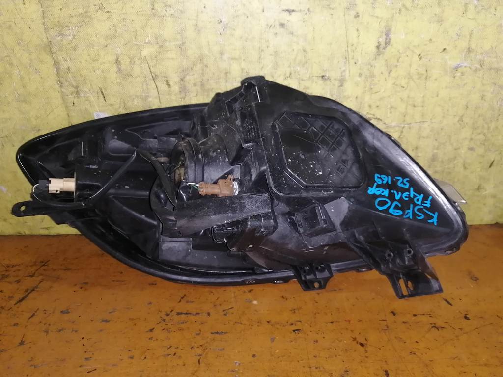 фара Toyota Vitz
