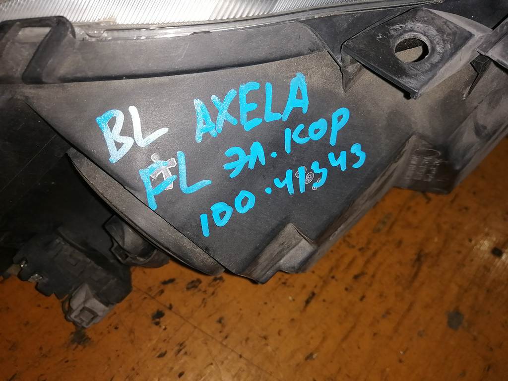 фара Mazda Axela