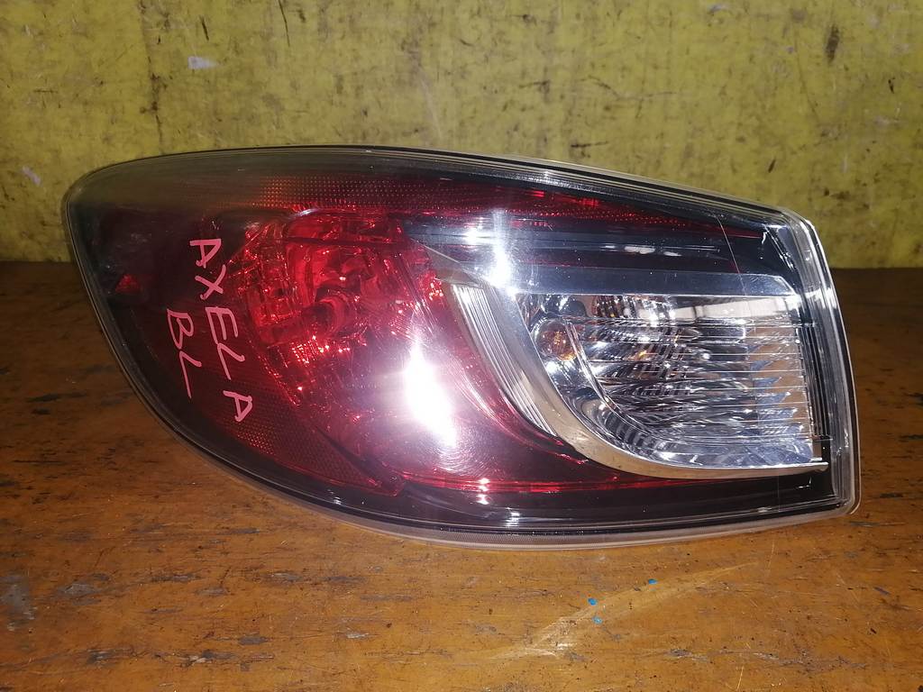 стоп-сигнал Mazda Axela