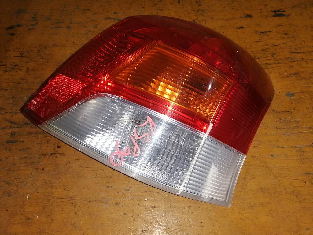 стоп-сигнал Toyota Vitz