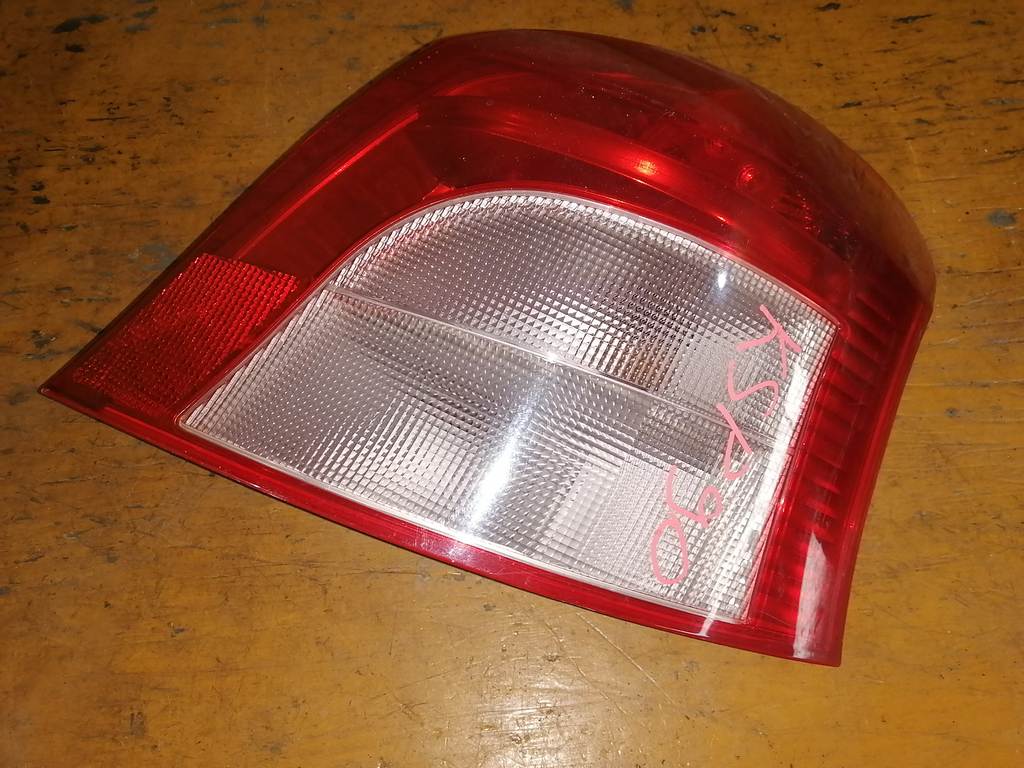 стоп-сигнал Toyota Vitz