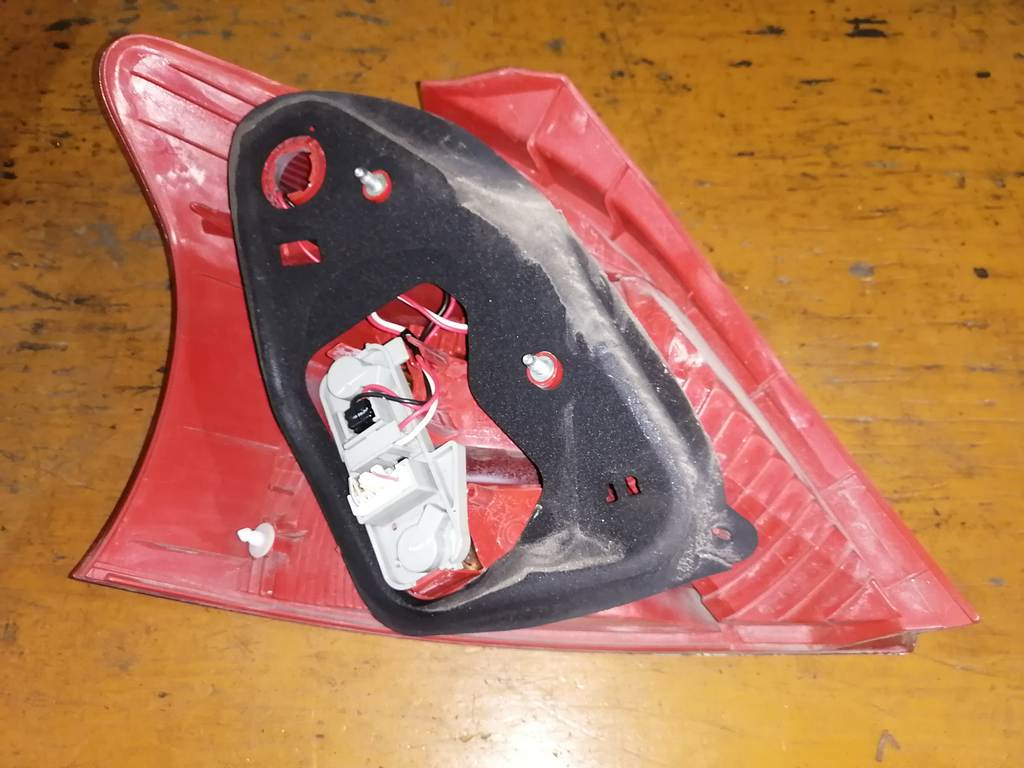 стоп-сигнал Toyota Vitz