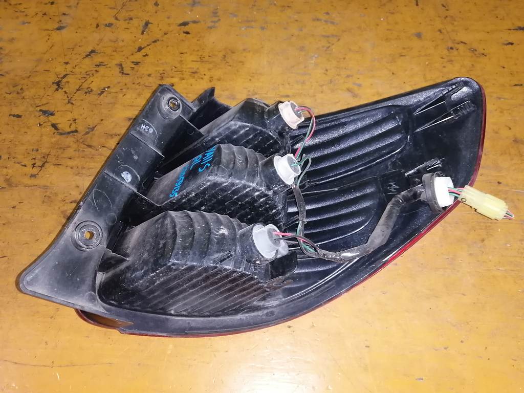 стоп-сигнал Suzuki SX4