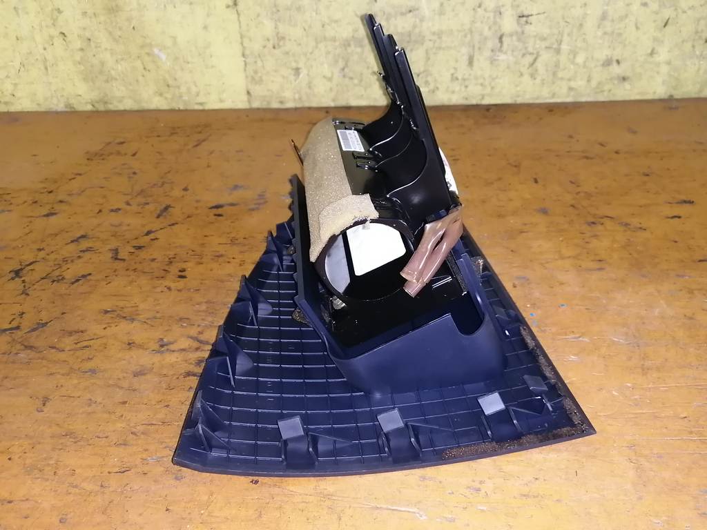 airbag пассажирский Mazda Demio