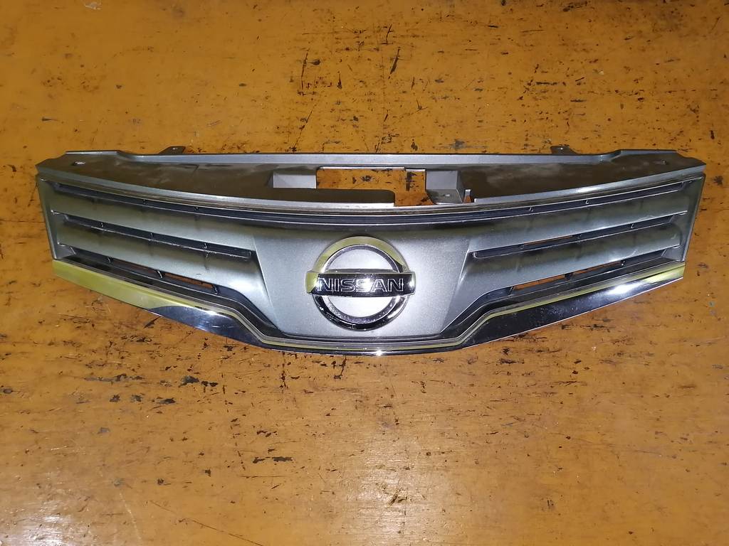 решетка радиатора Nissan Note