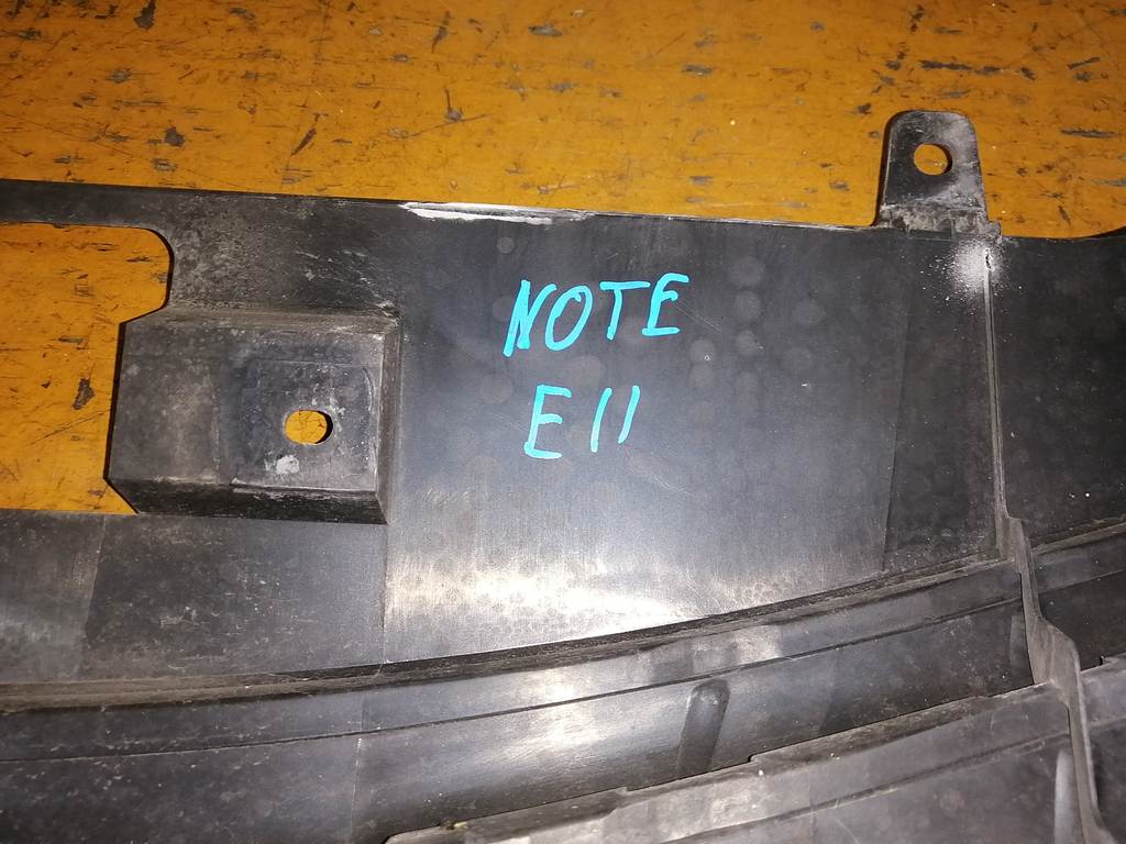 решетка радиатора Nissan Note