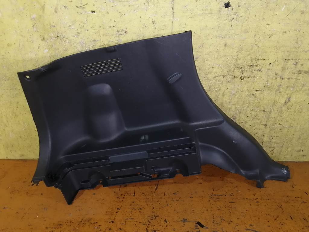 обшивка багажника Suzuki Swift