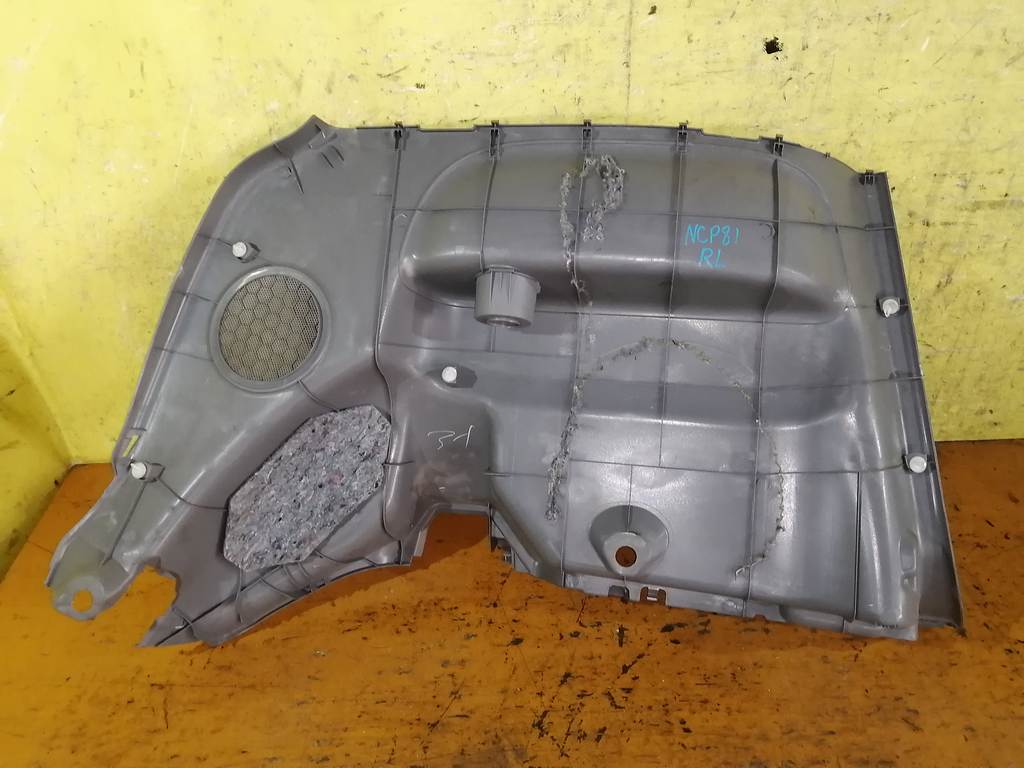обшивка багажника Toyota Sienta