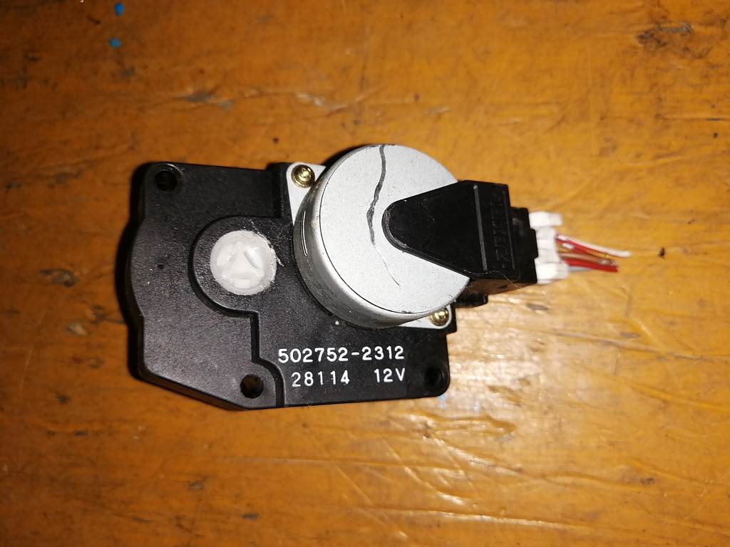 сервопривод заслонок печки Nissan Serena