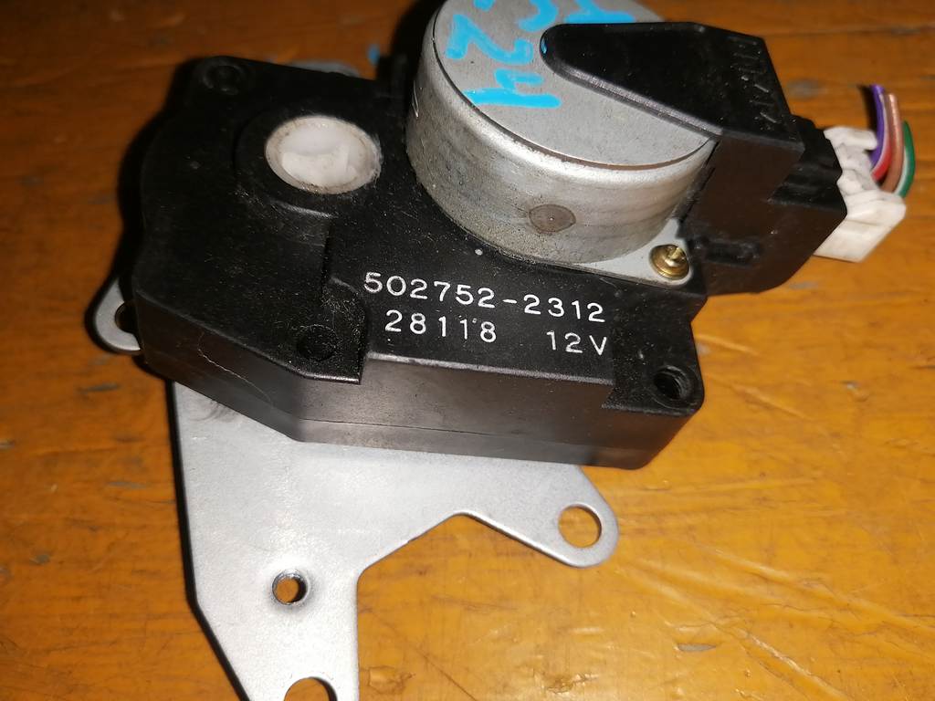 сервопривод заслонок печки Nissan Serena