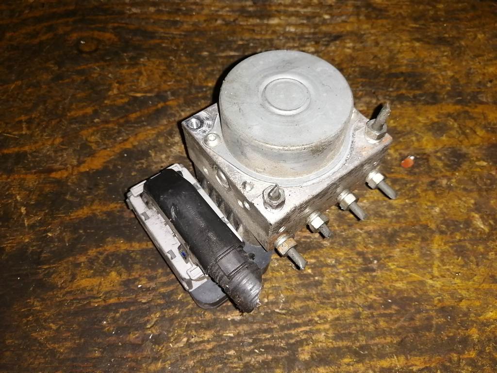 блок abs Toyota Vitz