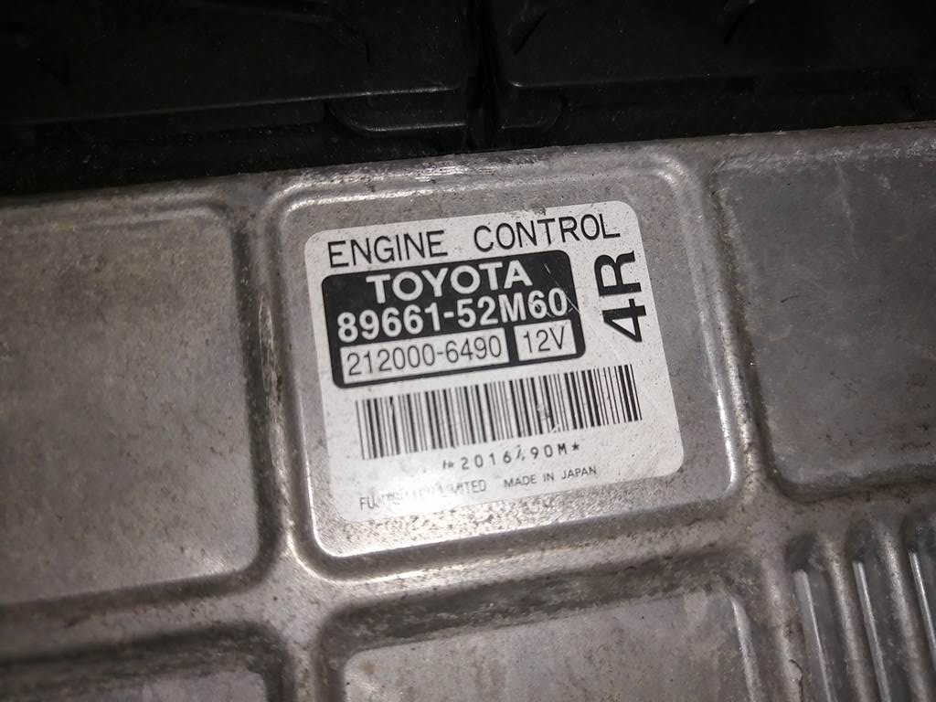 блок управления двс Toyota Vitz