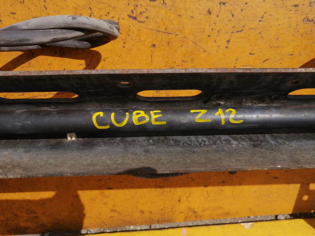 балка Nissan Cube