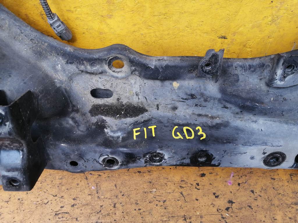 балка Honda Fit