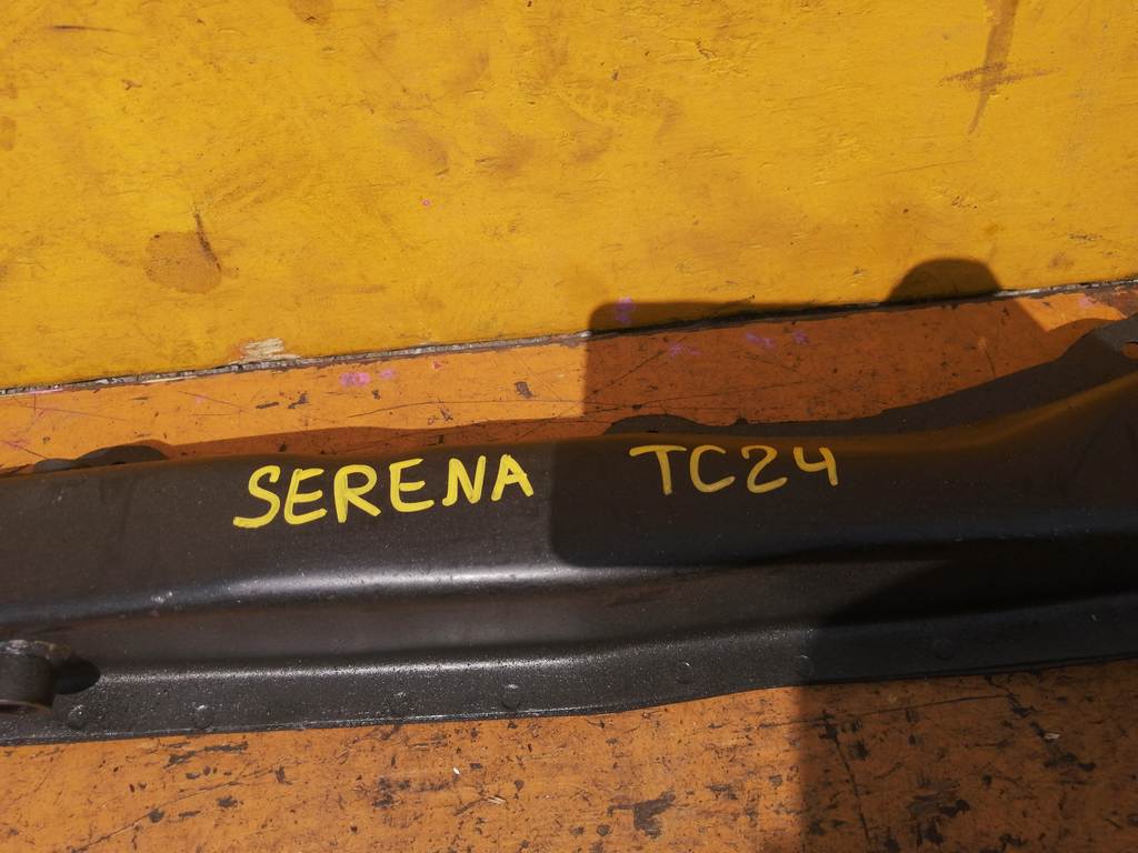 балка Nissan Serena