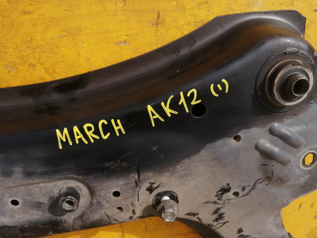 балка Nissan March