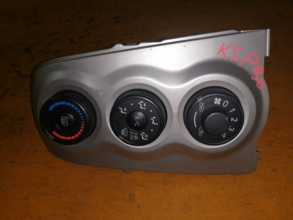 климат-контроль Toyota Vitz