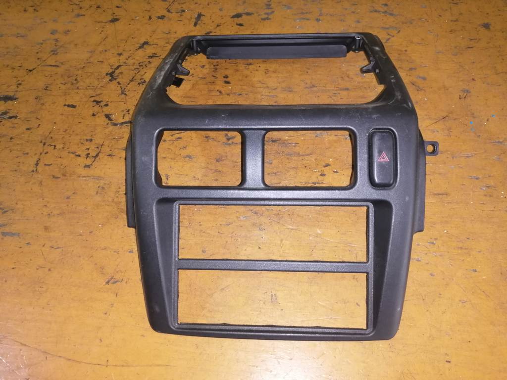 консоль магнитофона Mitsubishi Pajero Mini