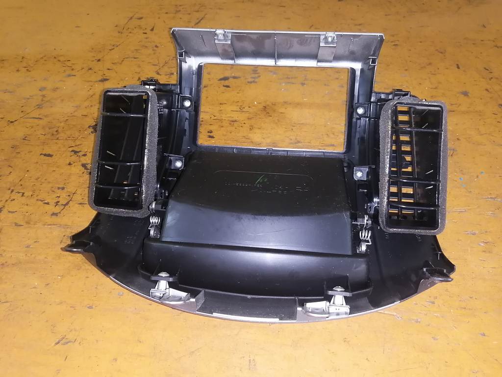 консоль магнитофона Nissan Note