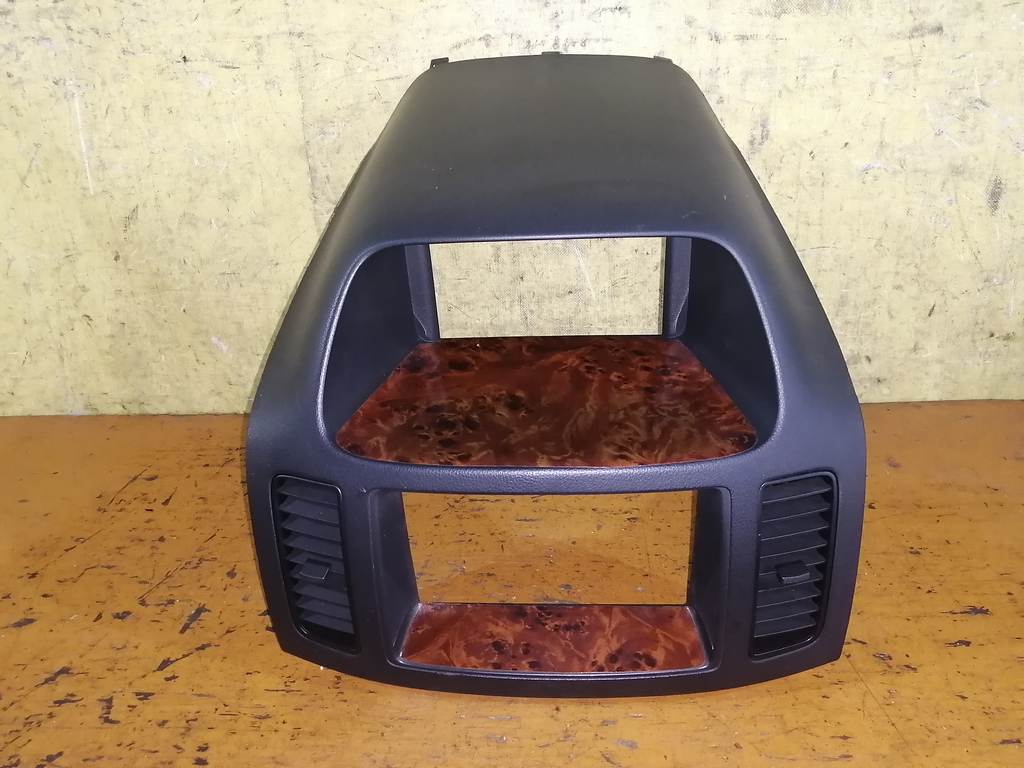 консоль магнитофона Nissan Serena