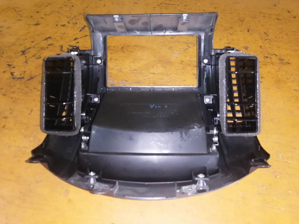 консоль магнитофона Nissan Note