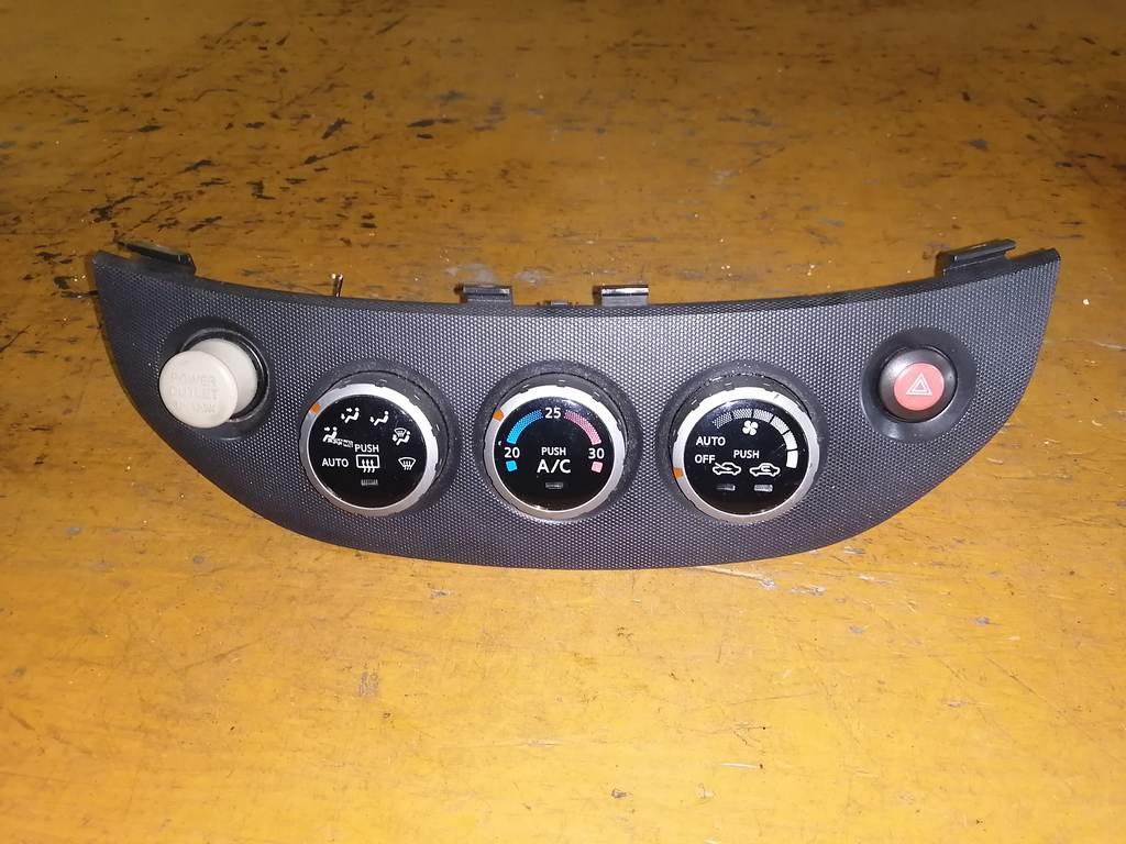 климат-контроль Nissan Serena