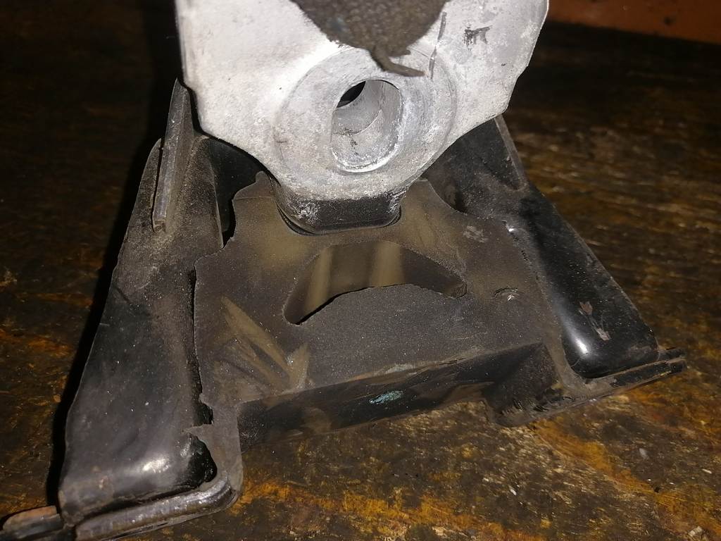 подушка двигателя Toyota Vitz