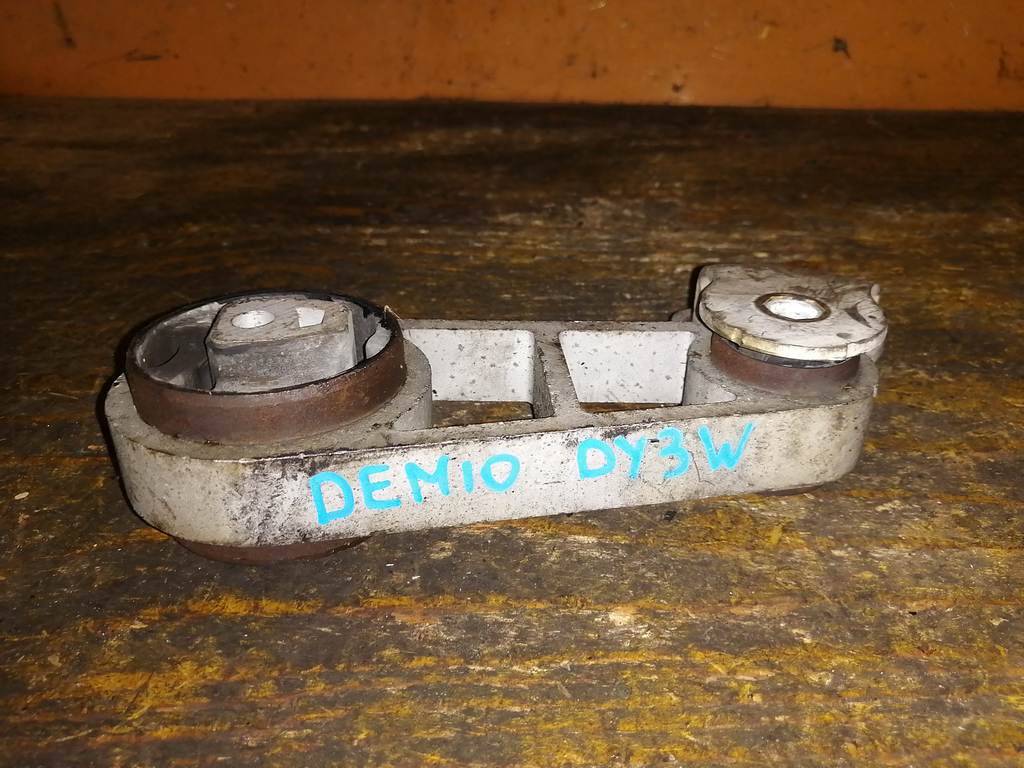 подушка двигателя Mazda Demio