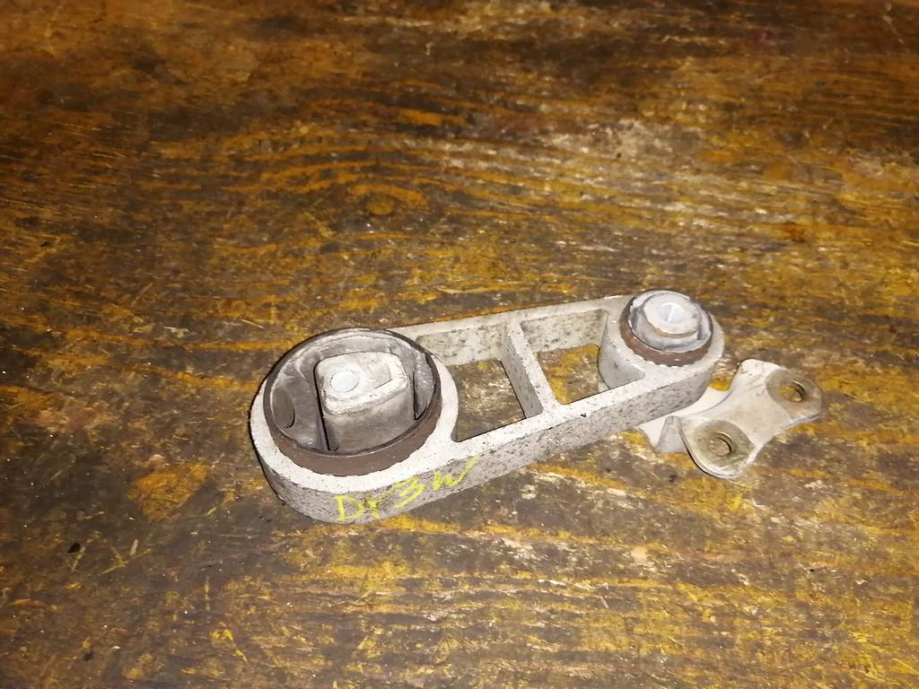 подушка двигателя Mazda Demio