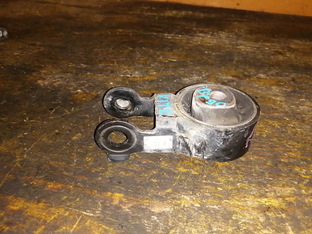 подушка двигателя Toyota Vitz