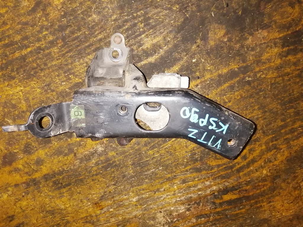 подушка двигателя Toyota Vitz